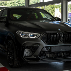 BMW X6 M Competition (F96) с индивидуальным лакокрасочным покрытием цвета Frozen Black