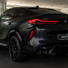 BMW X6 M Competition (F96) с индивидуальным лакокрасочным покрытием цвета Frozen Black