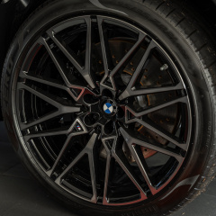 BMW X6 M Competition (F96) с индивидуальным лакокрасочным покрытием цвета Frozen Black