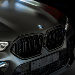 BMW X6 M Competition (F96) с индивидуальным лакокрасочным покрытием цвета Frozen Black