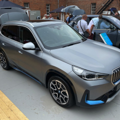 BMW iX1 с xLine в цвете Frozen Pure Grey празднует свою публичную премьеру на Фестивале скорости в Гудвуде