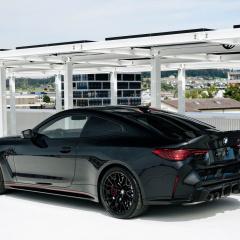 Агрессивный BMW M4 CSL в цвете Black Sapphire Metallic