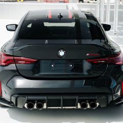 Агрессивный BMW M4 CSL в цвете Black Sapphire Metallic