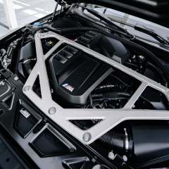 Агрессивный BMW M4 CSL в цвете Black Sapphire Metallic