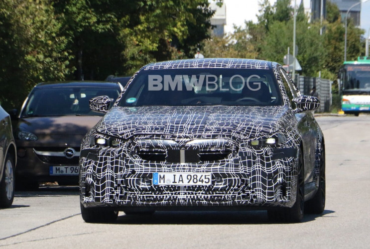 Будущий 750-сильный BMW M5 (G90) замечен в Германии BMW 5 серия G90