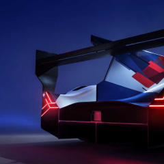 BMW M Hybrid V8 2023 получил гоночную ливрею с огромными логотипами M
