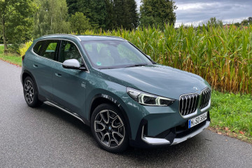 BMW X1 U11 с пакетом xLine в цвете Cape York Green BMW X1 серия U11