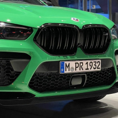 BMW X6 M Competition 2022 в блестящем зеленом цвете Signal Green