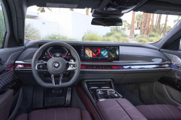Будущие модели BMW топ класса, вероятно, будут оснащены спортивным рулевым колесом