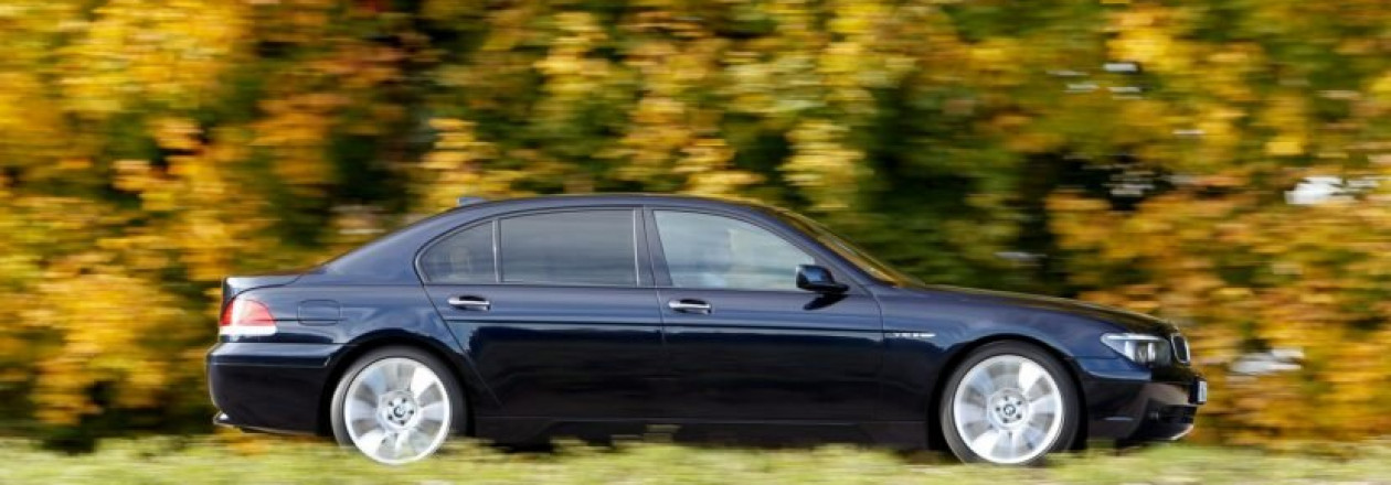 BMW 750Li E66 Individual разгоняется до 253 км/ч BMW 750Li E66 Individual разгоняется до 253 км/ч