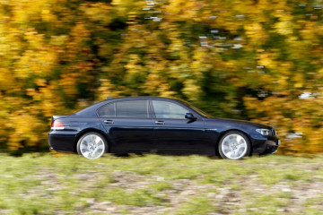 BMW 750Li E66 Individual разгоняется до 253 км/ч BMW 7 серия E65-E66f