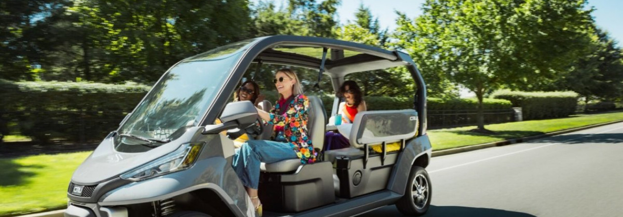 Club Car CRU от BMW Designworks стоимостью 30 000 долларов Club Car CRU от BMW Designworks стоимостью 30 000 долларов