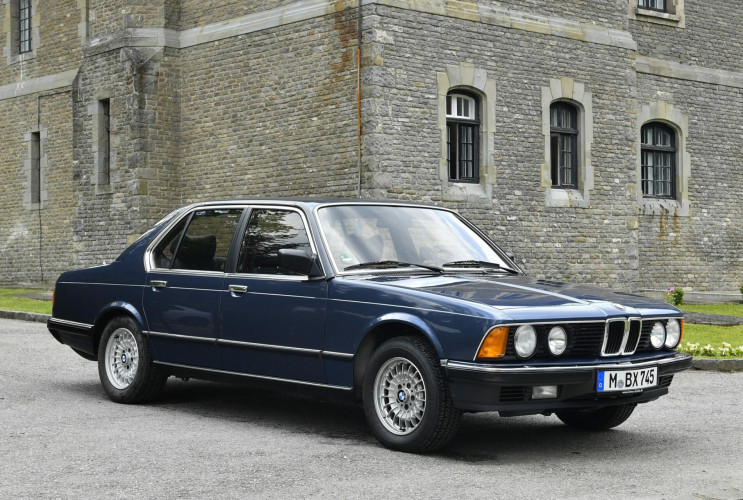 7 серия E23 1983 года выпуска BMW 7 серия E23