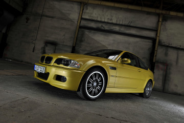 BMW M3 E46 с механической коробкой передач на автобане BMW 3 серия E46