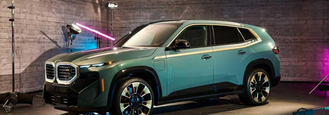 Видеообзор BMW XM в цвете Cape York Green с золотыми акцентами Видеообзор BMW XM в цвете Cape York Green с золотыми акцентами