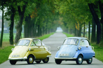 Дрэг гонка: BMW Isetta и ее трехколесные соперники BMW Ретро Все ретро модели