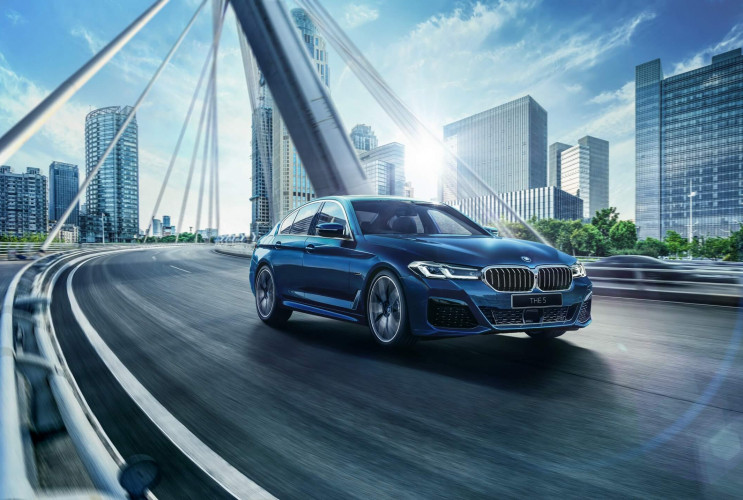 BMW 5 серии отмечает 50-летие выпуском роскошного седана в Японии BMW 5 серия E12