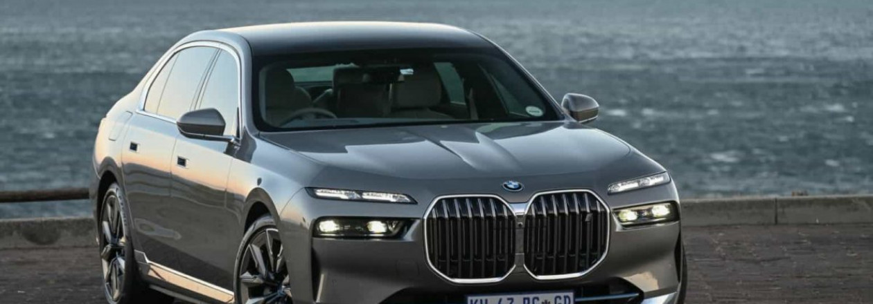 BMW i7 без пакета M Sport с новым интерьером