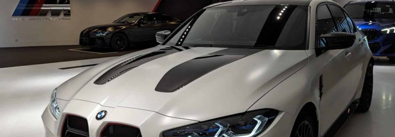 Обновления для BMW M3 CS и индивидуальный цвет Frozen Solid White Обновления для BMW M3 CS и индивидуальный цвет Frozen Solid White