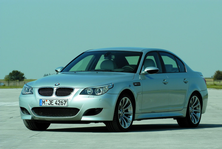 BMW M5 E60 с наддувом и двигателем V10 мощностью 700 л.с. разогнался до 340 км/ч BMW 5 серия E60-E61