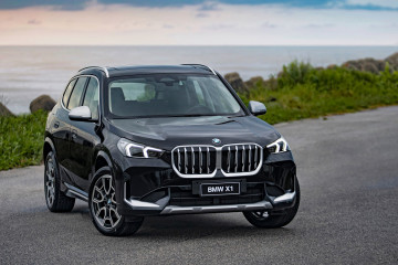 BMW X1 2023 года демонстрирует модель x Line в цвете Sapphire Black BMW X1 серия U11