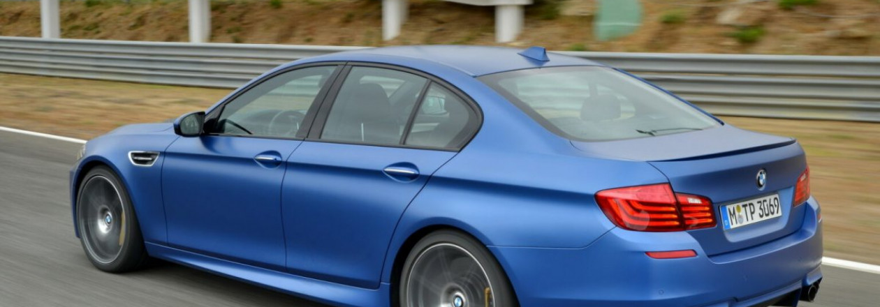 BMW M5 F10 в поединке с Mercedes-AMG GT S