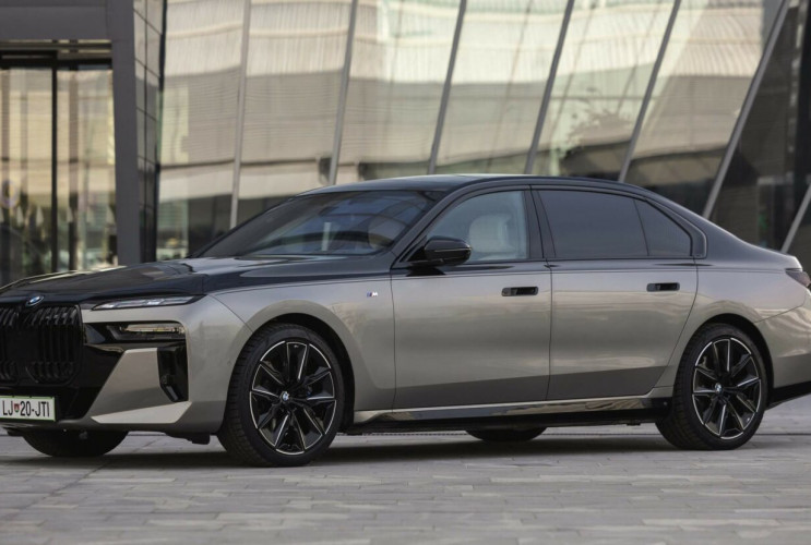 BMW i7 M Sport Pro с интерьером из кашемировой шерсти BMW 7 серия G70
