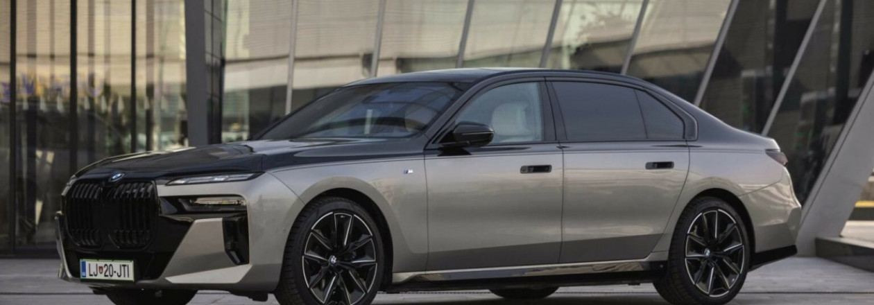 BMW i7 M Sport Pro с интерьером из кашемировой шерсти BMW i7 M Sport Pro с интерьером из кашемировой шерсти