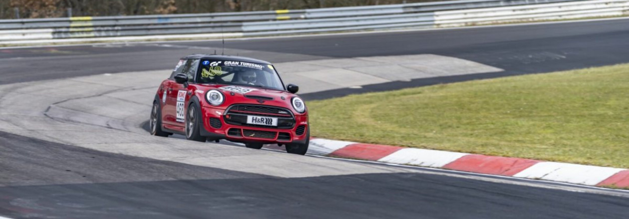 Дебют MINI John Cooper в Нюрбургринге в испытании на выносливость Дебют MINI John Cooper в Нюрбургринге в испытании на выносливость
