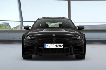 BMW M2 Black Sapphire 2023 показывает свою темную сторону в видеороликах Walkaround