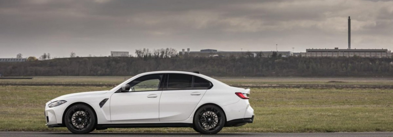 Видео: автомобили всех поколений BMW M3 в соревновании на скорость