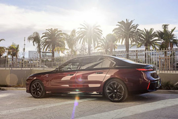 BMW демонстрирует умные двери 7 серии 2023 :: BMW :: 7 серия :: G70 BMW демонстрирует умные двери 7 серии 2023 BMW 7 серия G70