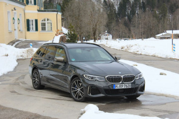 Видео: BMW M340i Touring против Mercedes-AMG C43 2023 BMW 3 серия G20-G21