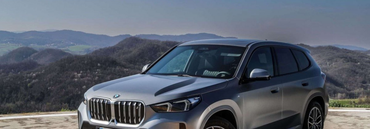 BMW iХ1 Frozen Pure Grey стартует в Италии