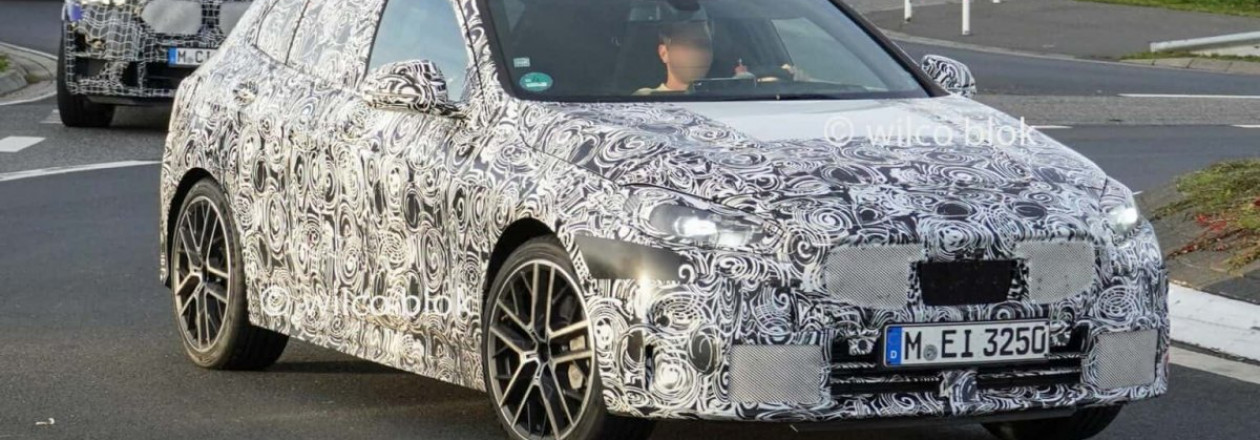 BMW 1-й серии нового поколения демонстрирует более обтекаемый внешний вид и признаки подключаемого гибрида