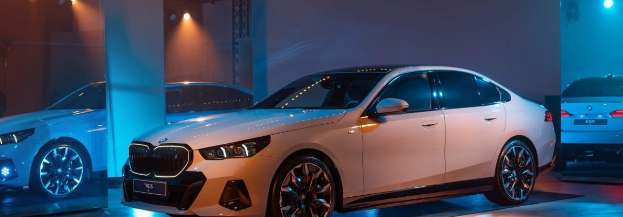 Новый BMW 5 серии прибывает в Прагу как i5 eDrive40 M Sport