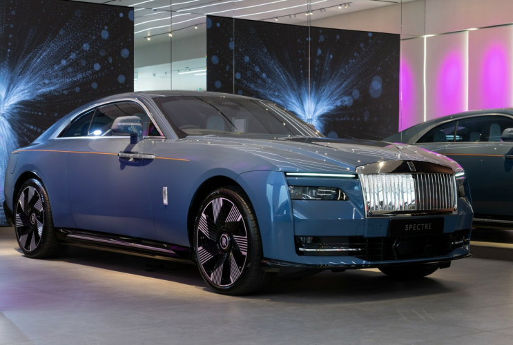 Rolls-Royce Spectre поступает к первому дилеру в Великобритании, поставки начнутся в 4 квартале 2023 года BMW Rolls-Royce Rolls-Royce