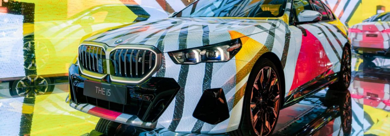 BMW i5 на выставке Art Basel