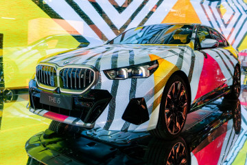 BMW i5 на выставке Art Basel