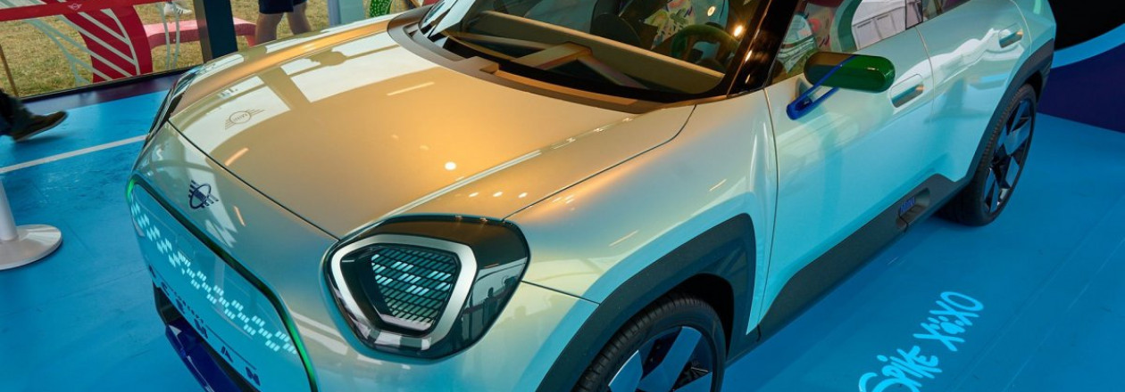 MINI ACEMAN на фестивале скорости в Гудвуде MINI ACEMAN на фестивале скорости в Гудвуде