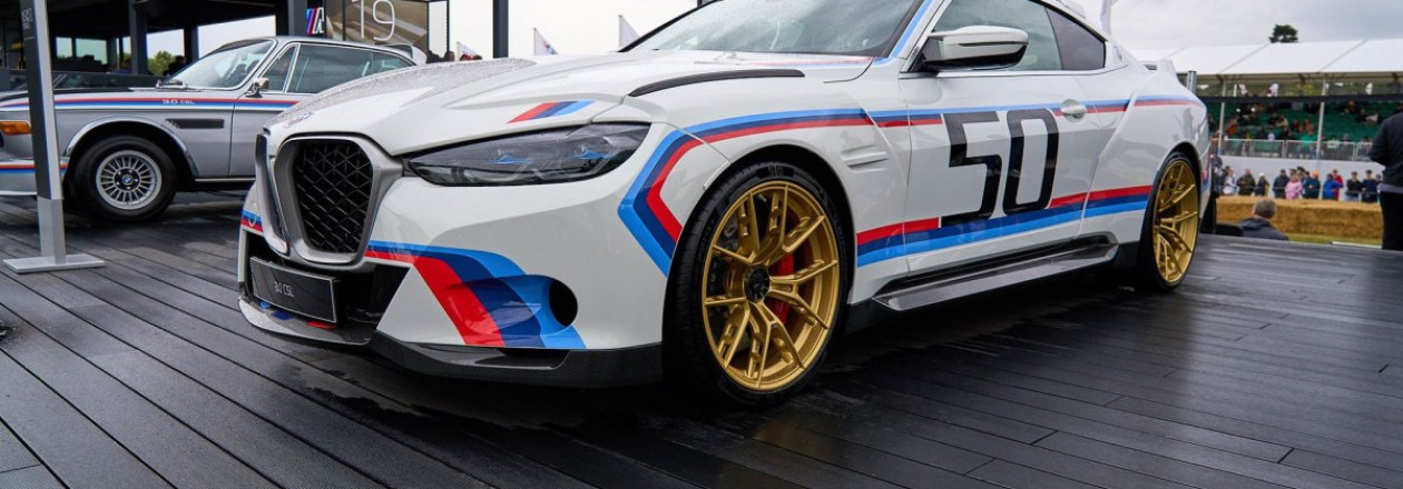 Новый BMW 3.0 CSL рядом с предшественником E9 на выставке Goodwood