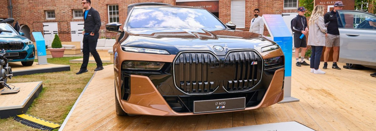 BMW i7 M70 в Goodwood FoS BMW i7 M70 в Goodwood FoS