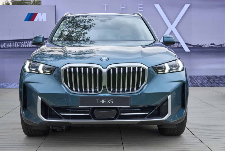 Видео: BMW X5 50e 2024 разгоняется от 0 до 200 км/ч BMW X6 серия G06