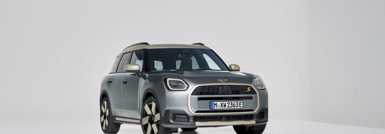 MINI Countryman EV 2024 года выпуска мощностью 313 л.с. и полным приводом