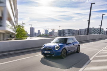 MINI Cooper SE 2024 в новой фотогалерее BMW Всё о MINI COOPER Все MINI