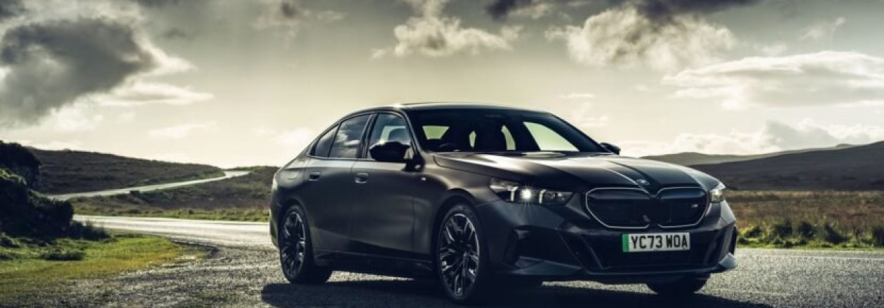 BMW i5 M60 представлен в Великобритании в цвете Frozen Deep Grey