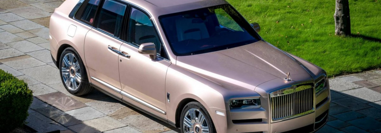 Rolls-Royce The Pearl Cullinan - единственный в своем роде внедорожник с V12, окрашенный в розовый цвет