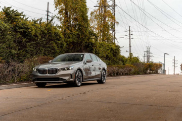 Стоимость 2024 BMW 530i xDrive Oxide Grey в американской спецификации BMW 5 серия G60