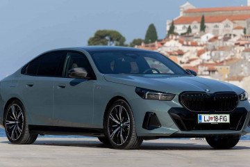 2024 BMW 5 Series впервые показан в цвете Cape York Green BMW 5 серия G60