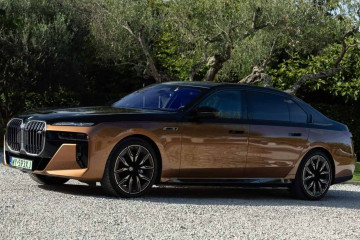 BMW i7 M70 прибыл в Словению с двухцветной окраской и фирменными колесами M :: BMW :: 7 серия :: G70 BMW i7 M70 прибыл в Словению с двухцветной окраской и фирменными колесами M BMW 7 серия G70